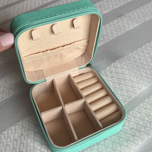 Portable Leather Jewelry Box - New with tag - Picture 9 of 10